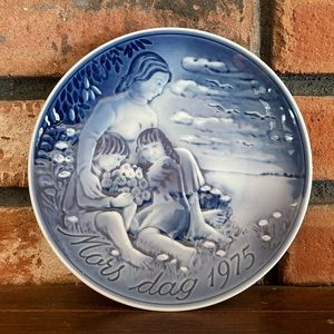 (3 of 4) Royal Copenhagen Vintage Collectors Plate Mother & Children 1975